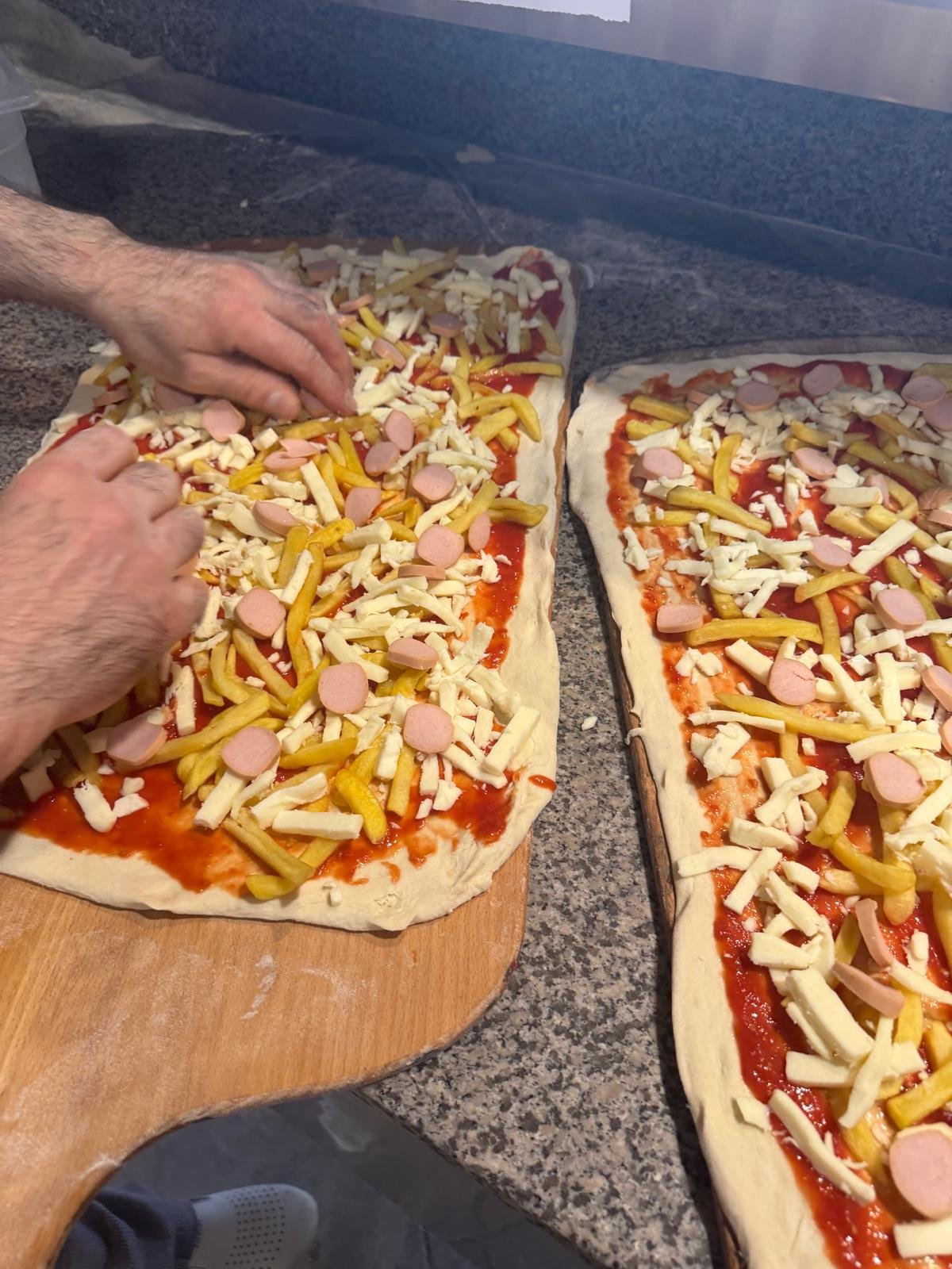 Pizza classica tonda cotta nel forno a legna del Ristorante Pizzeria da Matteo